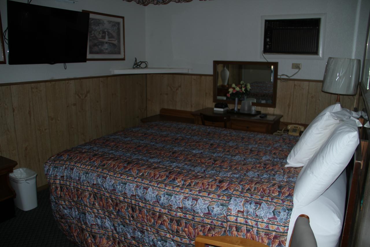 Skyliner Motel Stroud Ngoại thất bức ảnh