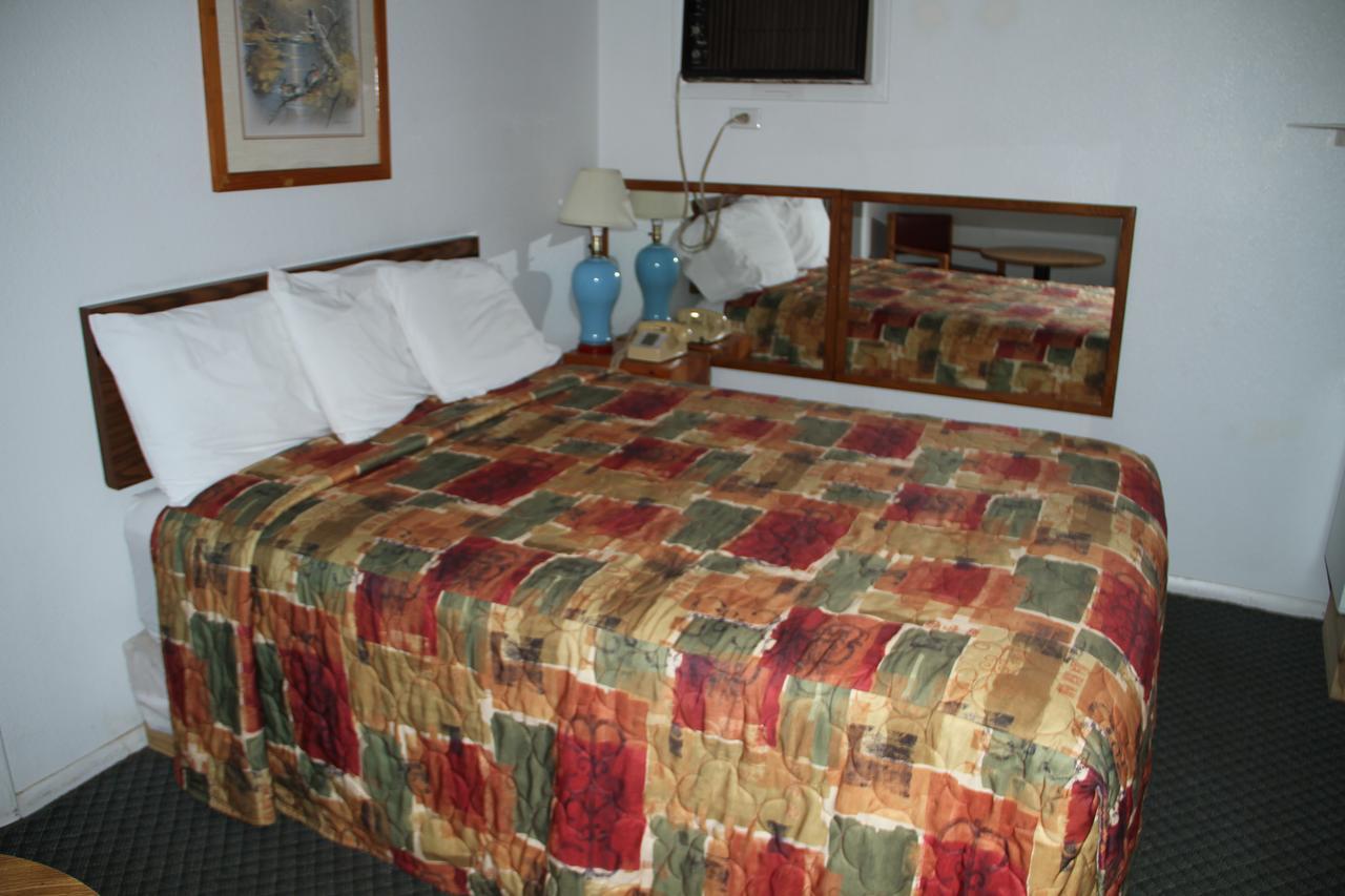 Skyliner Motel Stroud Ngoại thất bức ảnh